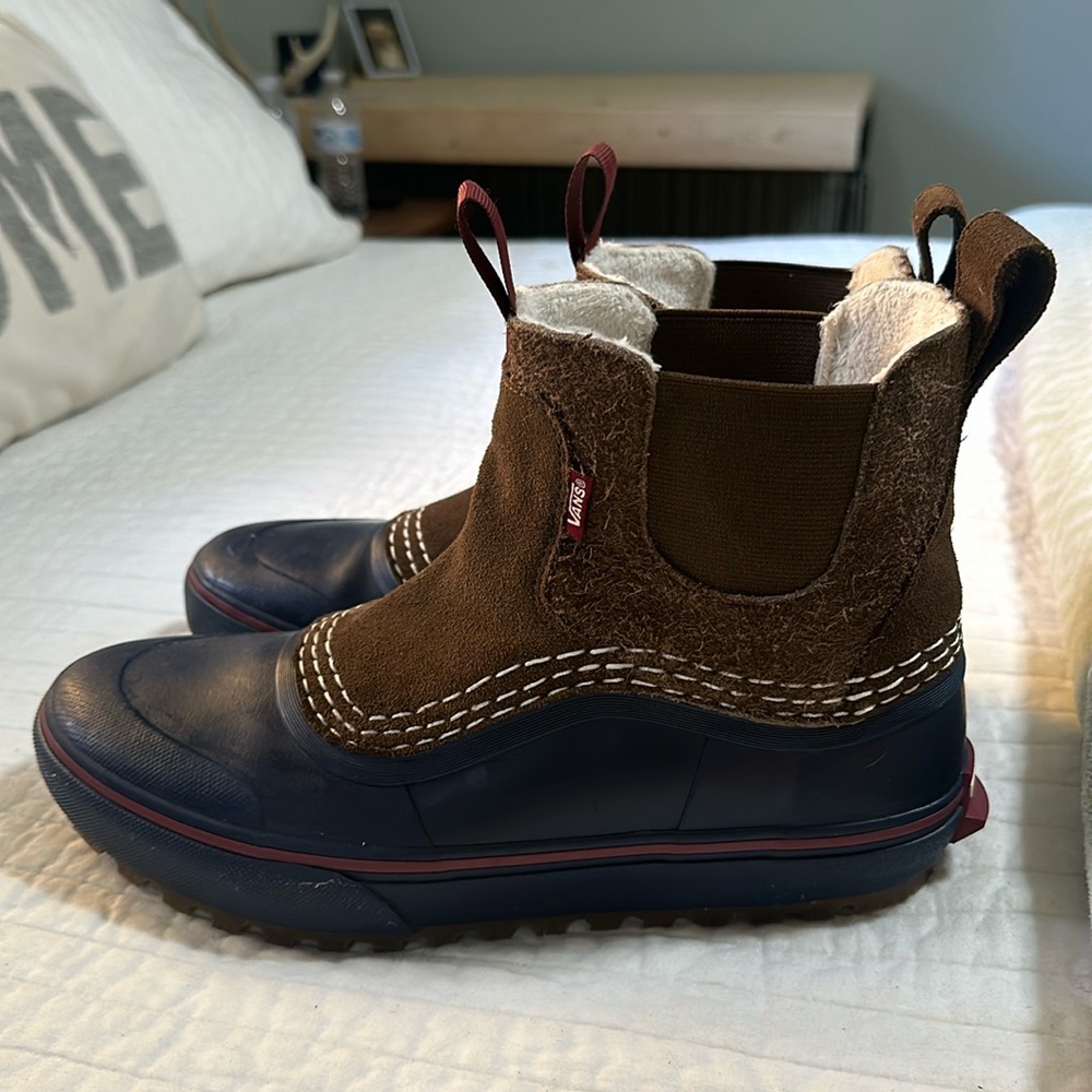 Vans Chelsea Snow Boot Size 9.5 Womens/8.0 Men’s